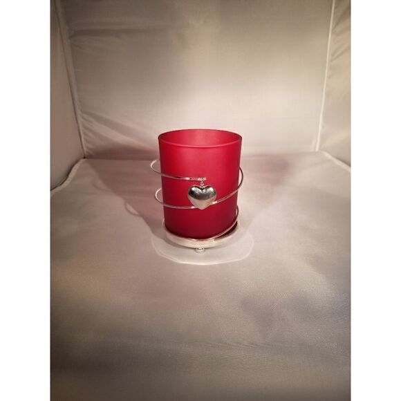 Red frosted spiral heart candle holder - Picture 1 of 4